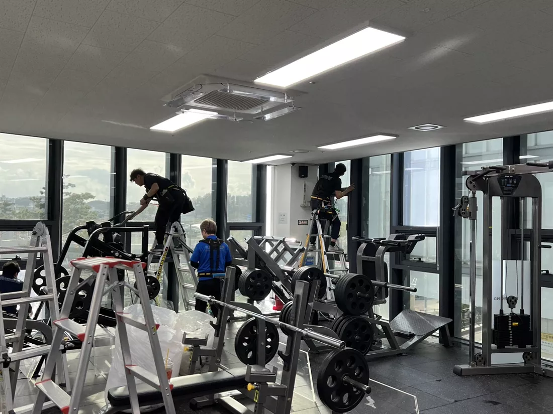 오산 문화센터 헬스장 유리썬팅 시공 작업 현장