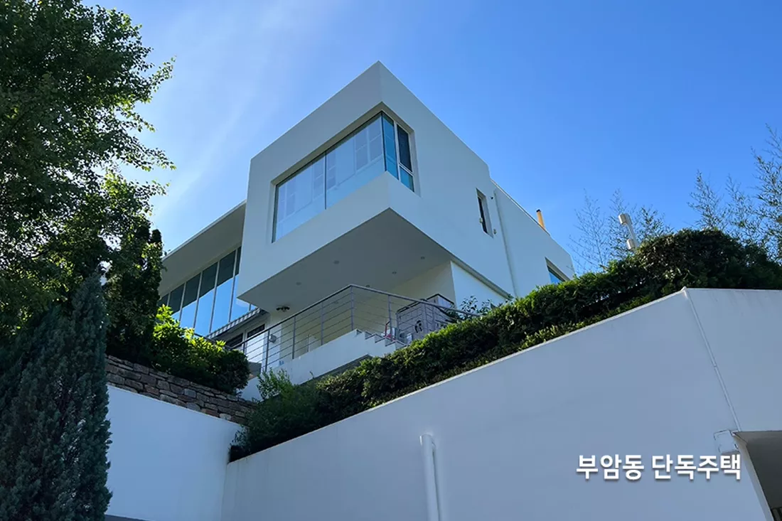 옥상 테라스 난간과 유리창 전체 마감 모습